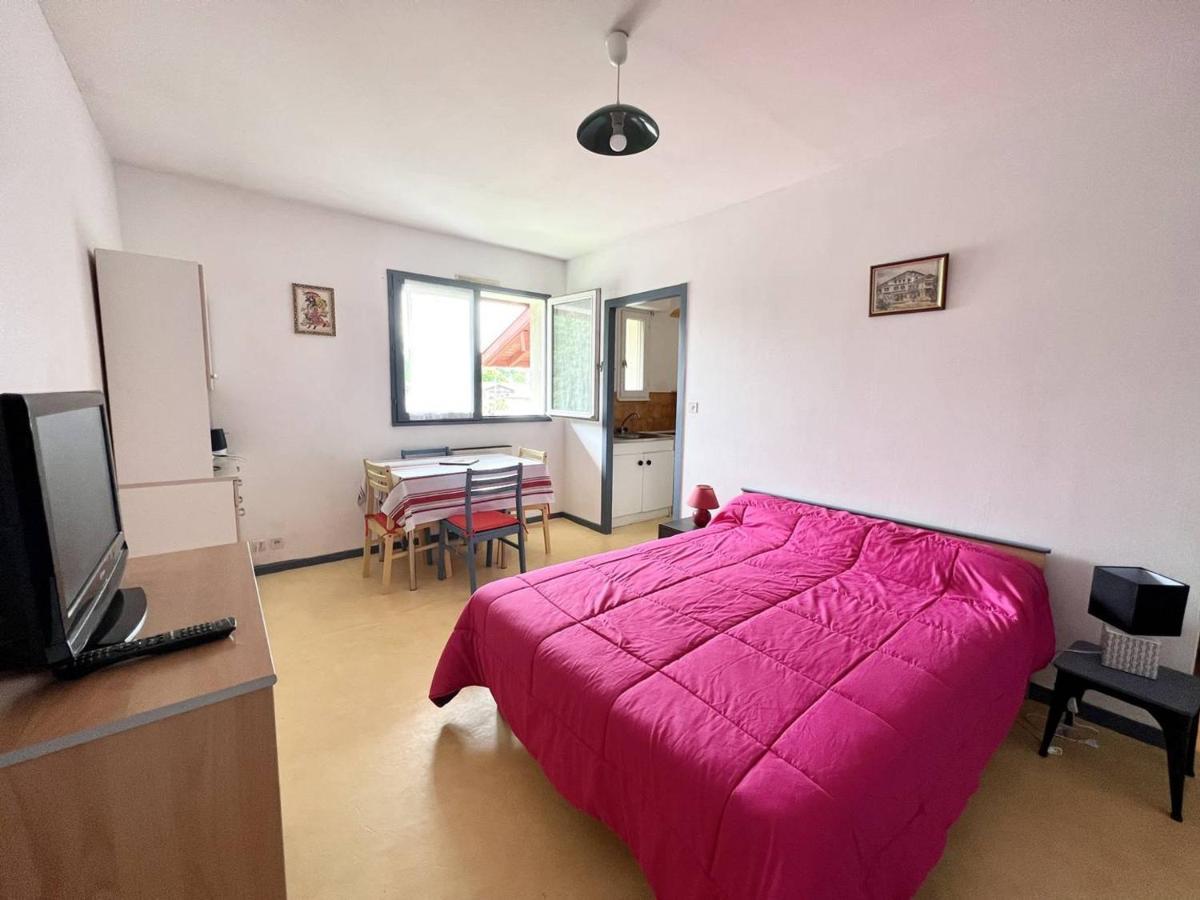 Apartament Studio Confortable Avec Literie 140, Cuisine Equipee, Parking A Cambo-Les-Bains, Sans Internet - Fr-1-495-120 Zewnętrze zdjęcie